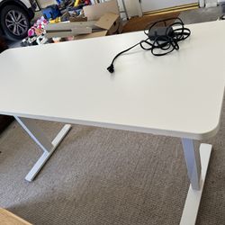 White Vivo Standing Desk