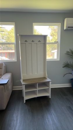 Front door hutch