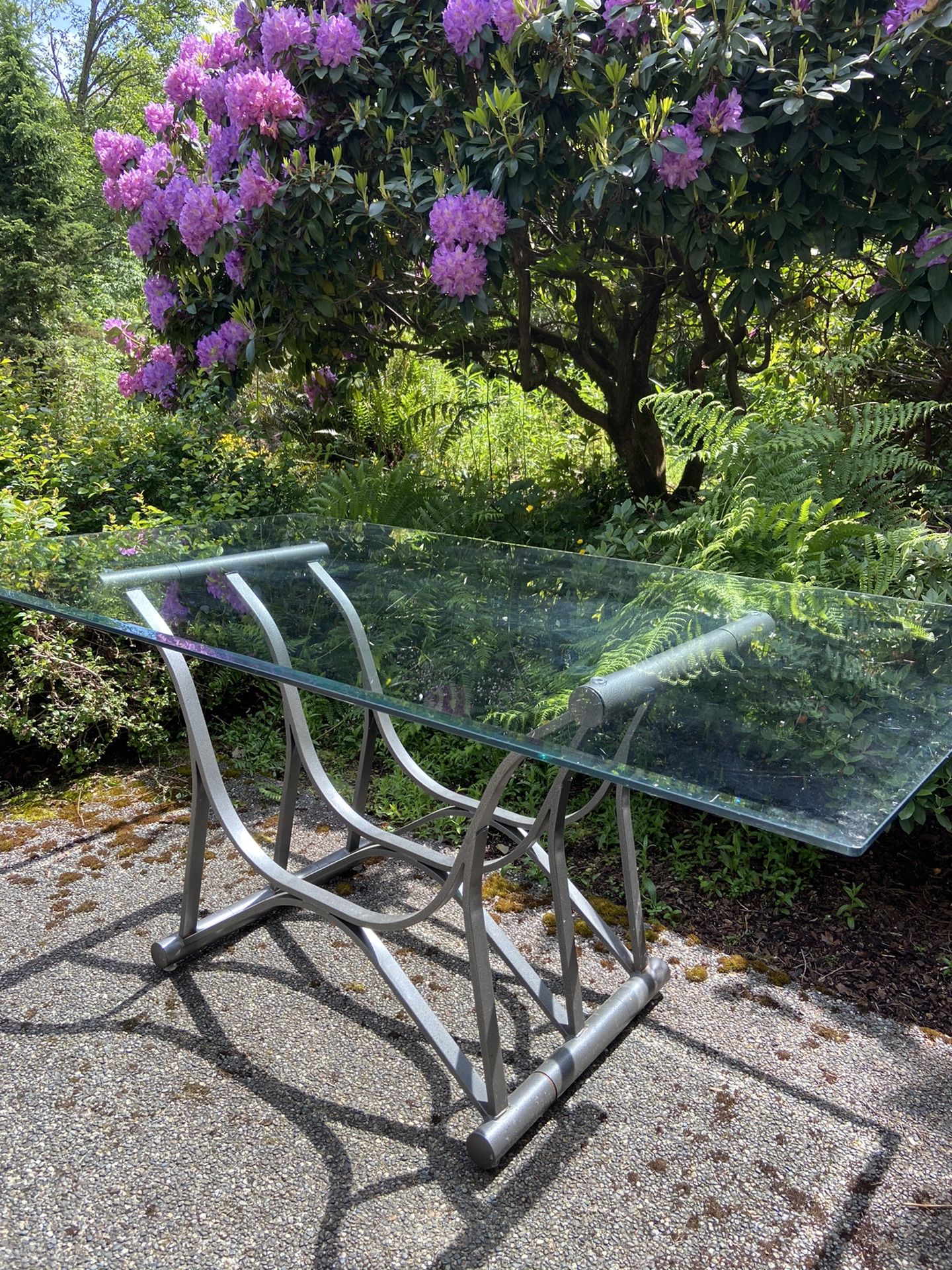 Glass table no cracks or chips! base included