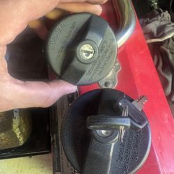 Locking Tethered Fuel Tank Cap for Nissan d21