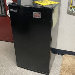 🧊 Tramontina Mini Fridge