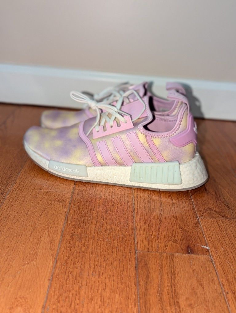 Adidas Size 7 Youth / 9 Women's Originals Sneakers NMD_R1 Purple