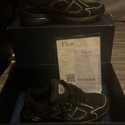 Diors Size 9 Fit An 8.5 Too Black And White