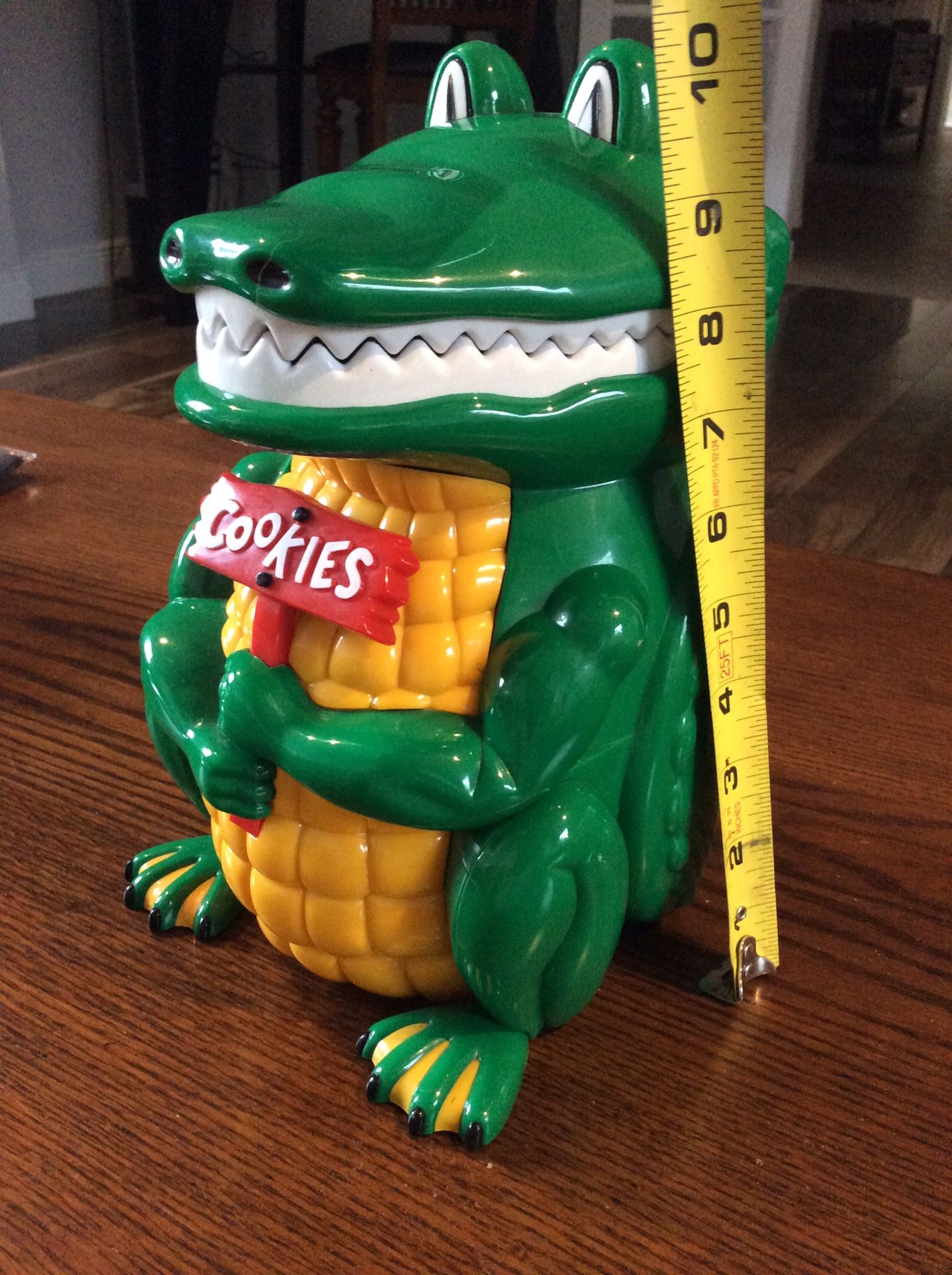 The original alligator cookie jar