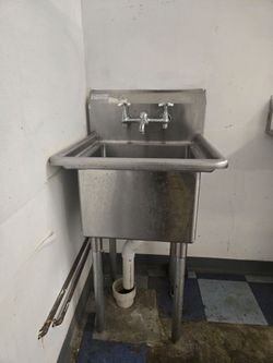 Adjustable mop sink