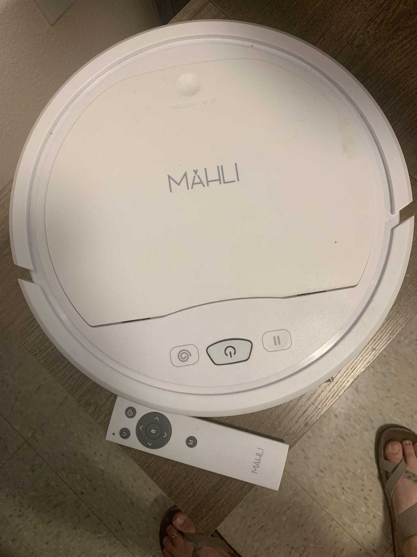 Mahli Robot Vacuum With Remote, Charger, Extra Brushes