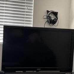 Sony BRAVIA 40” TV  Works Great