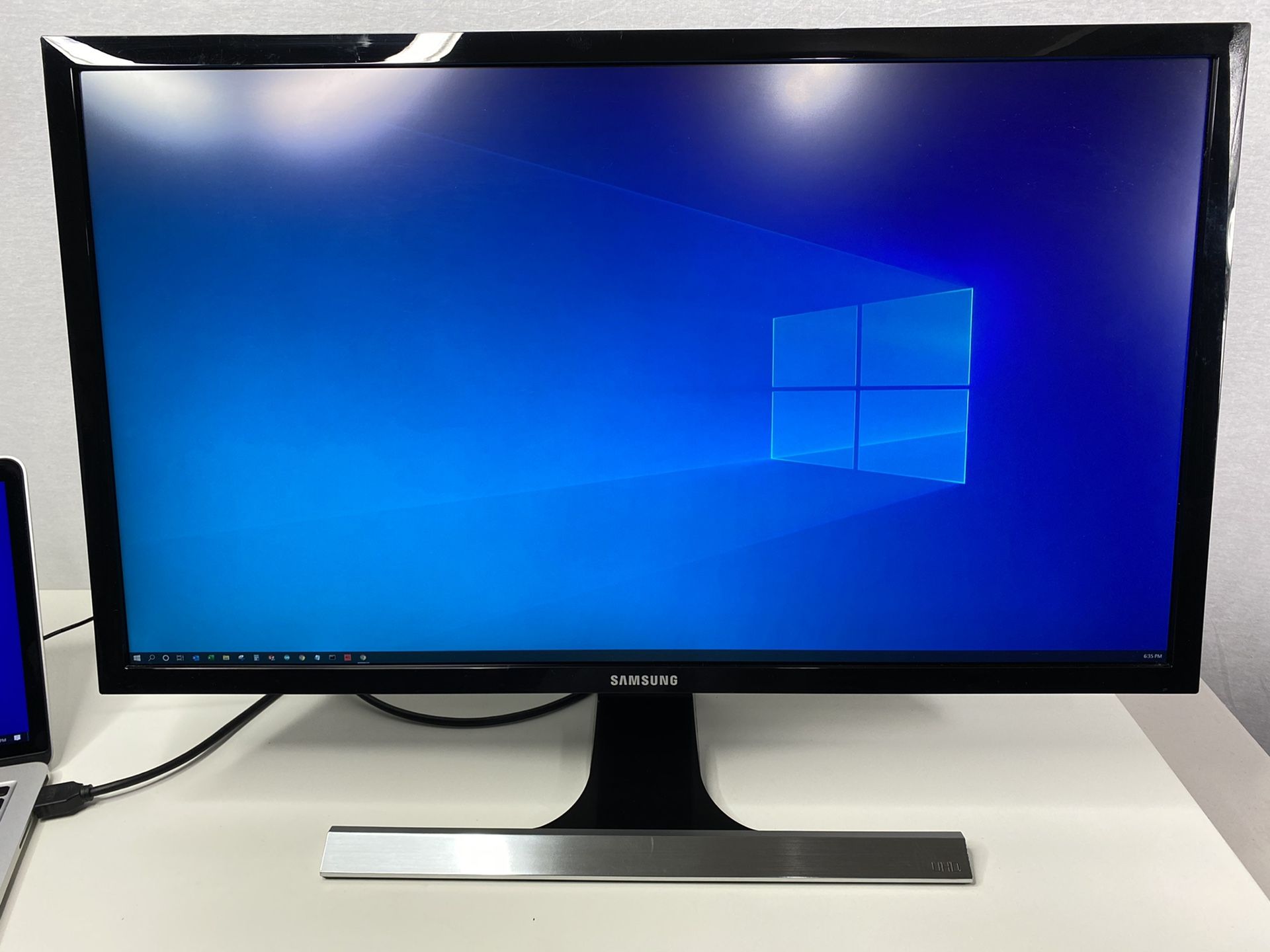 Samsung 28 inch Ue28590D 4K Computer Monitor