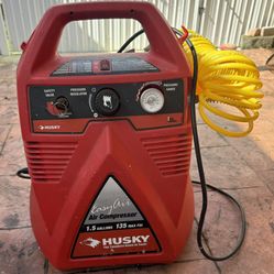 Compressor HUSKY 1.5 Galones 135 Psi 