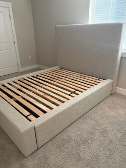 Queen platform bed