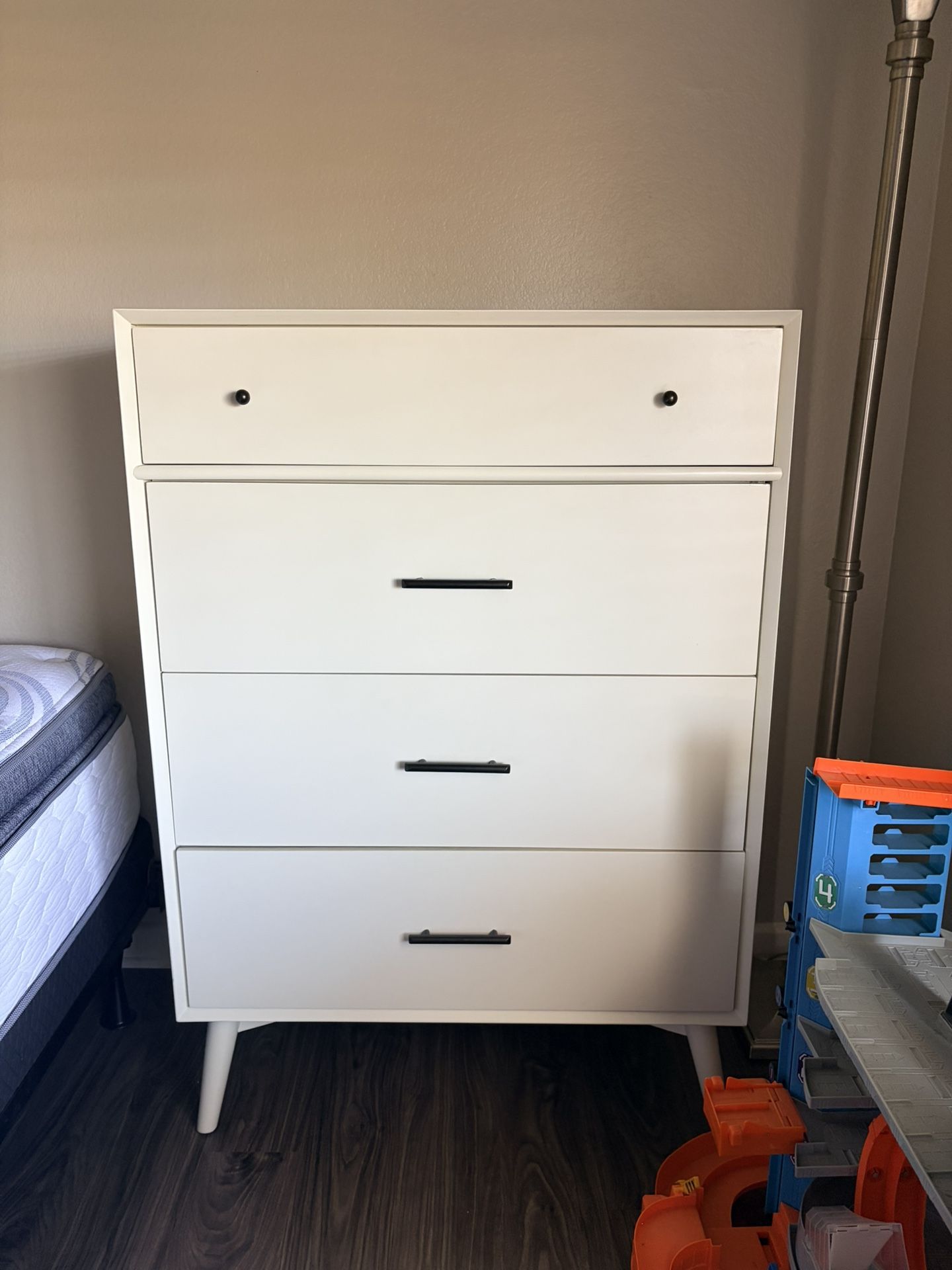 Alton 4 Piece White Bedroom Set By Living Spaces