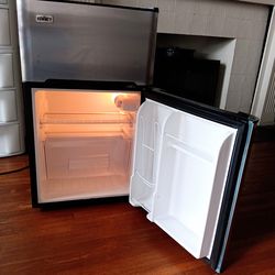 2-Door Mini Refrigerator-Freezer Very Quiet /  Stainless Steel - Black