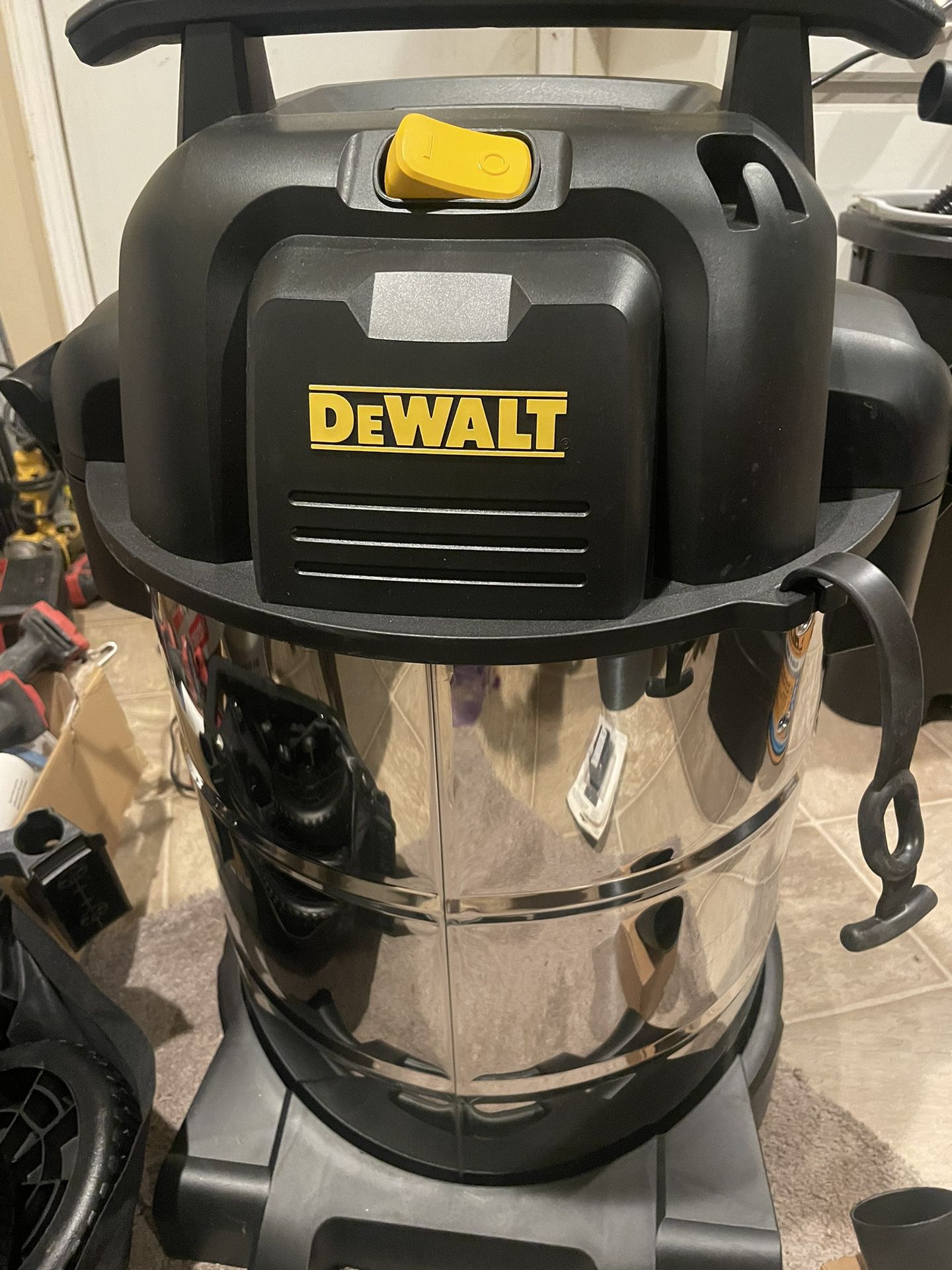 DEWALT 16-Gallons 6.5-HP Corded Wet/Dry