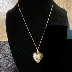 Vintage Ornate 14 Karat Tri  Gold Filled Mothers Heart Locket