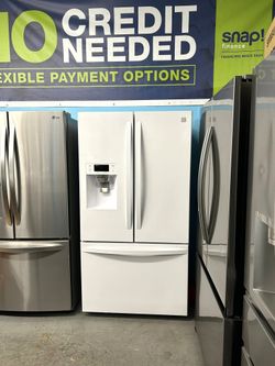 Kenmore Refrigerator 25.5 Cu Ft French Door With Ice Maker And Water Dispenser