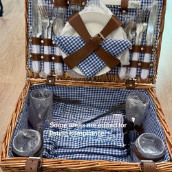 Beautiful Picnic Basket Set for 4 – Complete & Ready to Use
