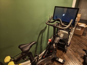 2022 Peloton Bike Plus Very Good Condition 51-200 Rides - Chicago, IL