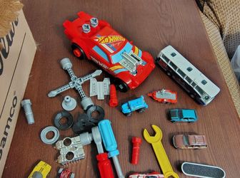 HOTWHEELS MADE TO RACE RED CAR 2020 w/ Tools and random cars