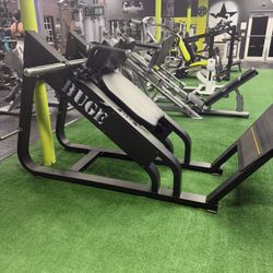Leg machine (Hack Squat) - 