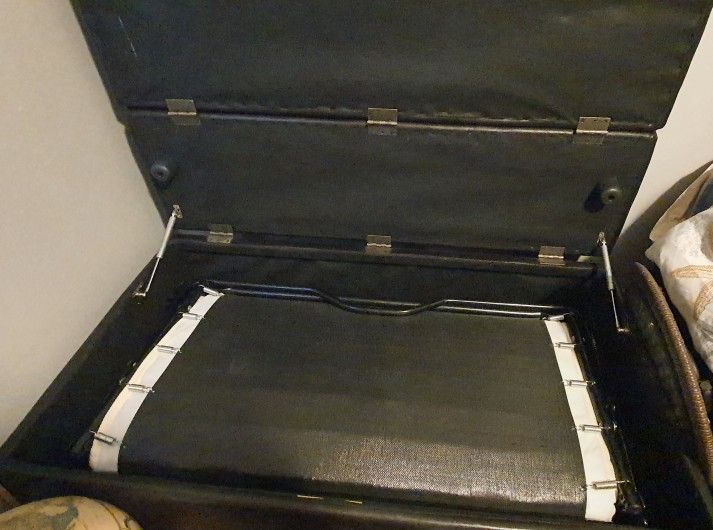 Ottoman With Pull Out Bed...
