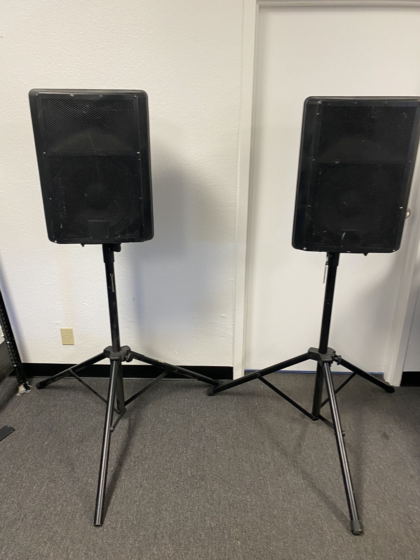 DJ Equipment/Powered Speakers + Stands