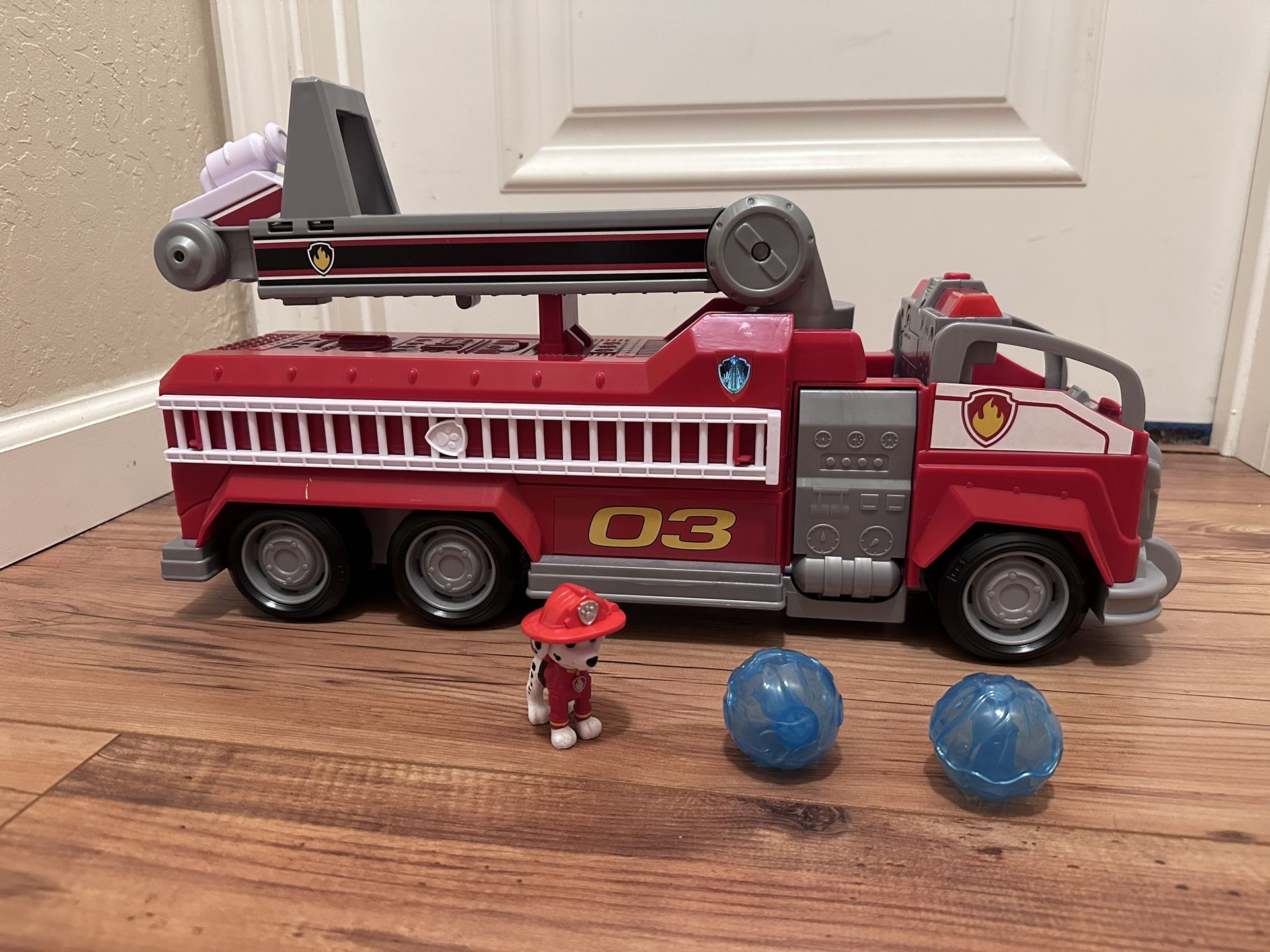 Paw Patrol Marshall Fire Truck With Extending Ladder 