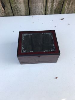Musical jewelry box