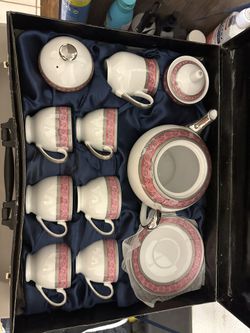 Royal Pars Fine Porcelain Tea Set