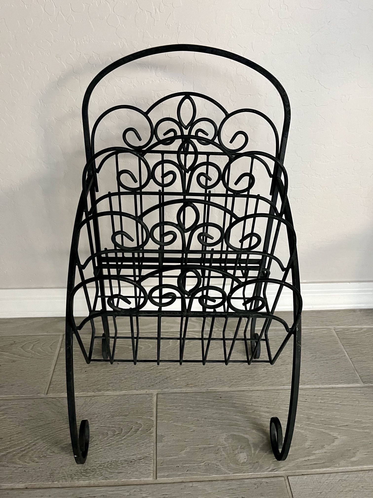 Vintage Rod Iron Black Free Standing Magazine Rack