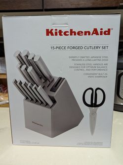 ($/174-$244 KitchenAid
Gourmet)15-Pc, Japanese Steel Knife & Sharpener Block Set