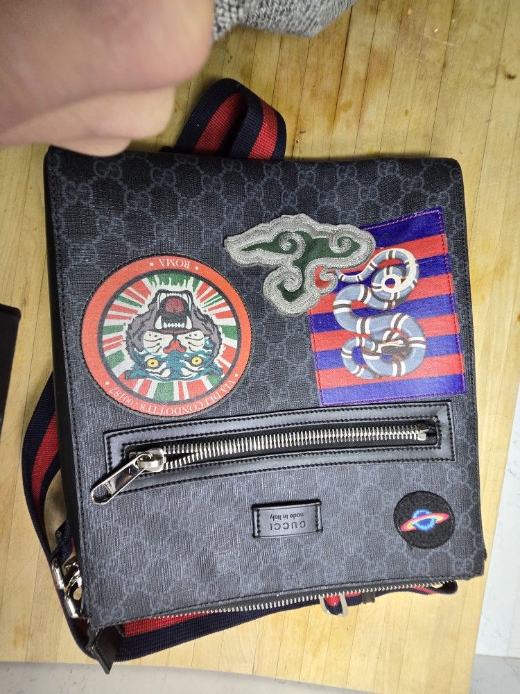 Gucci Gg Supreme Night Messenger Bag Patches