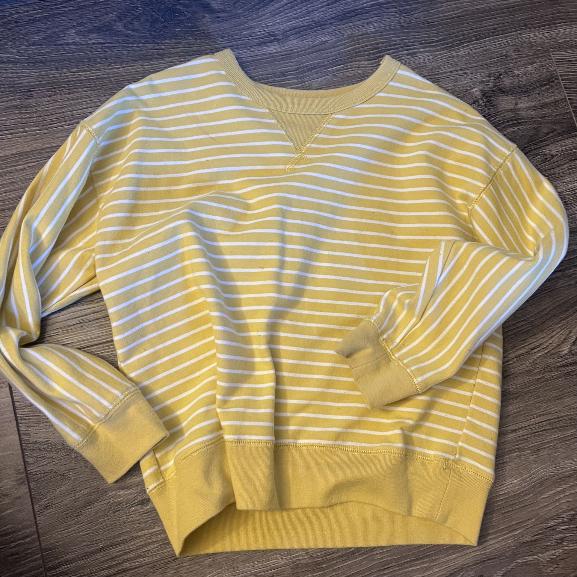 Free Assembly - Boys Sweater Size 6-7*Pen Stain