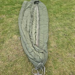 U.S. Military Extreme Cold Weather Sleeping Bag 
