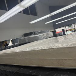 KING SIZE MATTRESS & BOX SPRINGS BED SET
