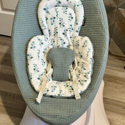 4moms MamaRoo 4 Infant Seat - Gray.