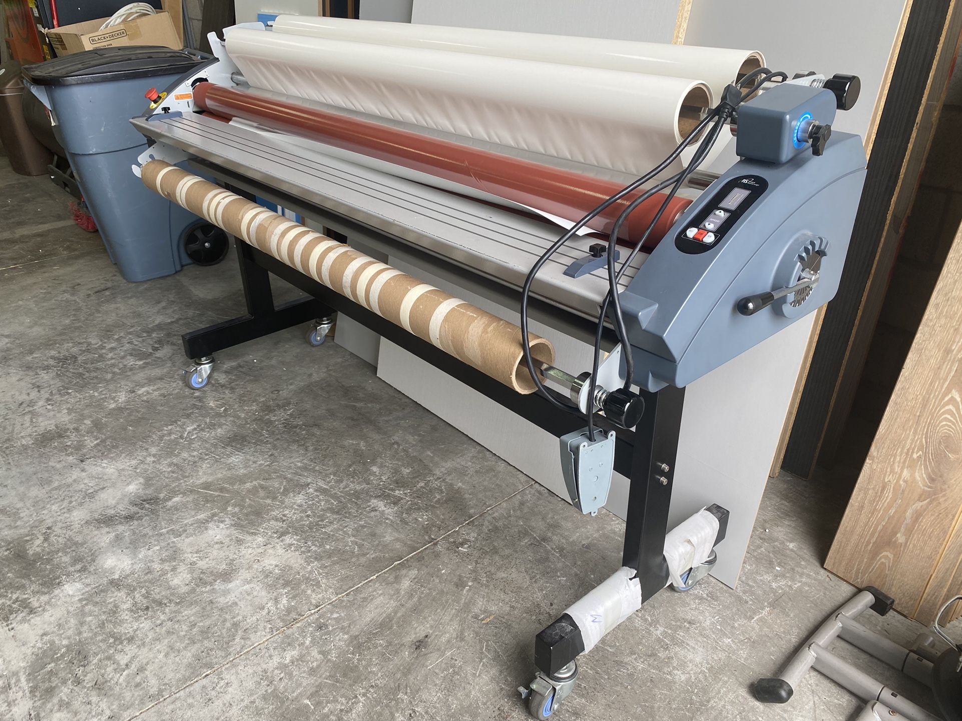 Royal Sovereign RSC-1651CLTW 65” Cold roll Laminator