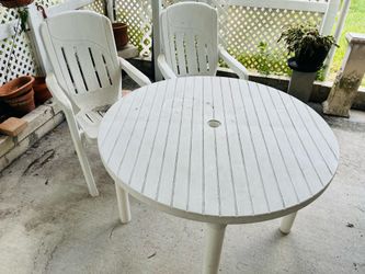 FREE plastic outdoor table + 2 chairs (need a good wash)