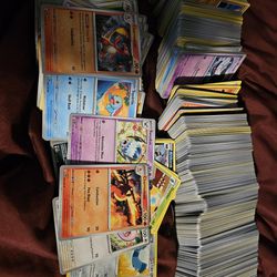 ~2,500 Pokemon Cards LOT