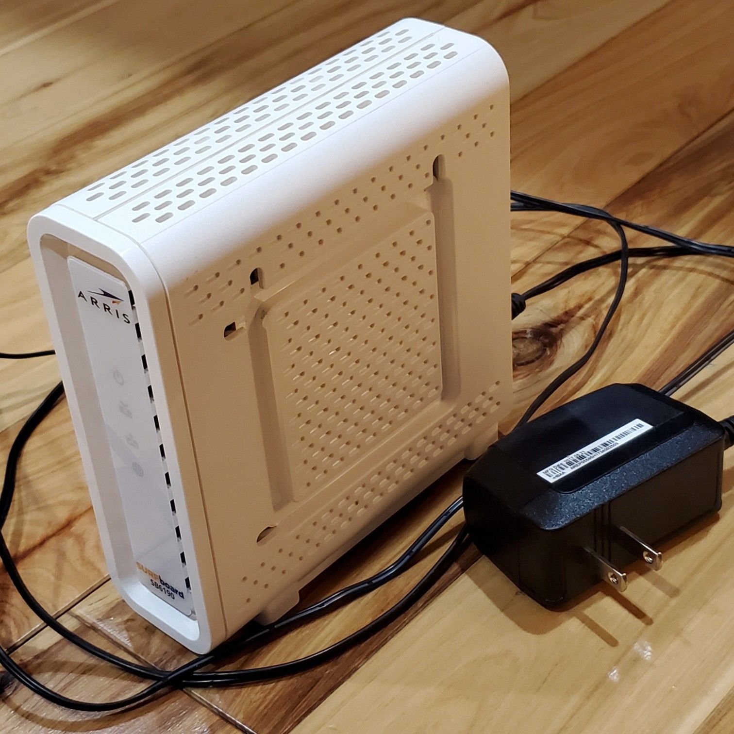 Cable Modem for FAST internet! (1.4Gbps ethernet port) Great condition!