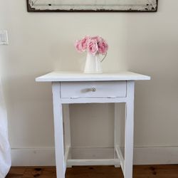 Vintage Shabby Chic Farmhouse wooden side or end accent table. Painted white, slightly distressed & glass knob.   