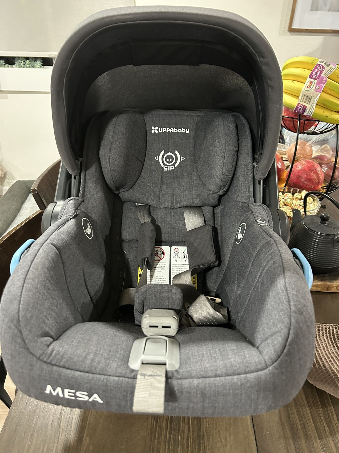 Uppa baby Mesa car seat With Base, in great condition, no accidents, comes with booster pad for elevated seats
