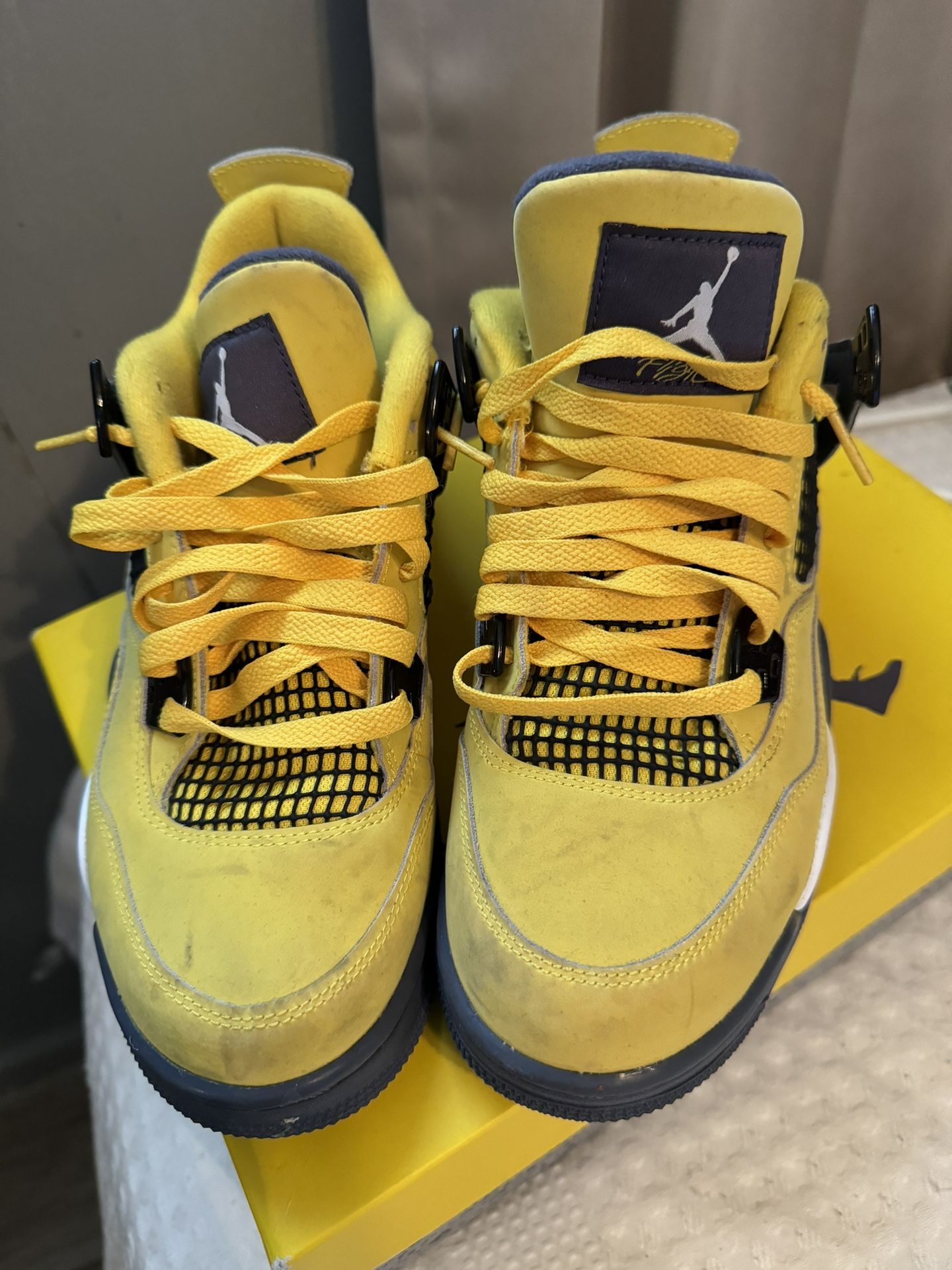 Jordan 4 Lightings 
