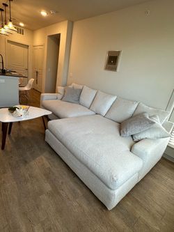 Modern Cream Sectional Couch w/ Chaise – Like New, Super Comfortable almost not used