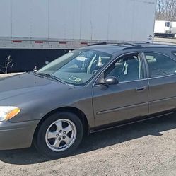 2004 Ford Taurus