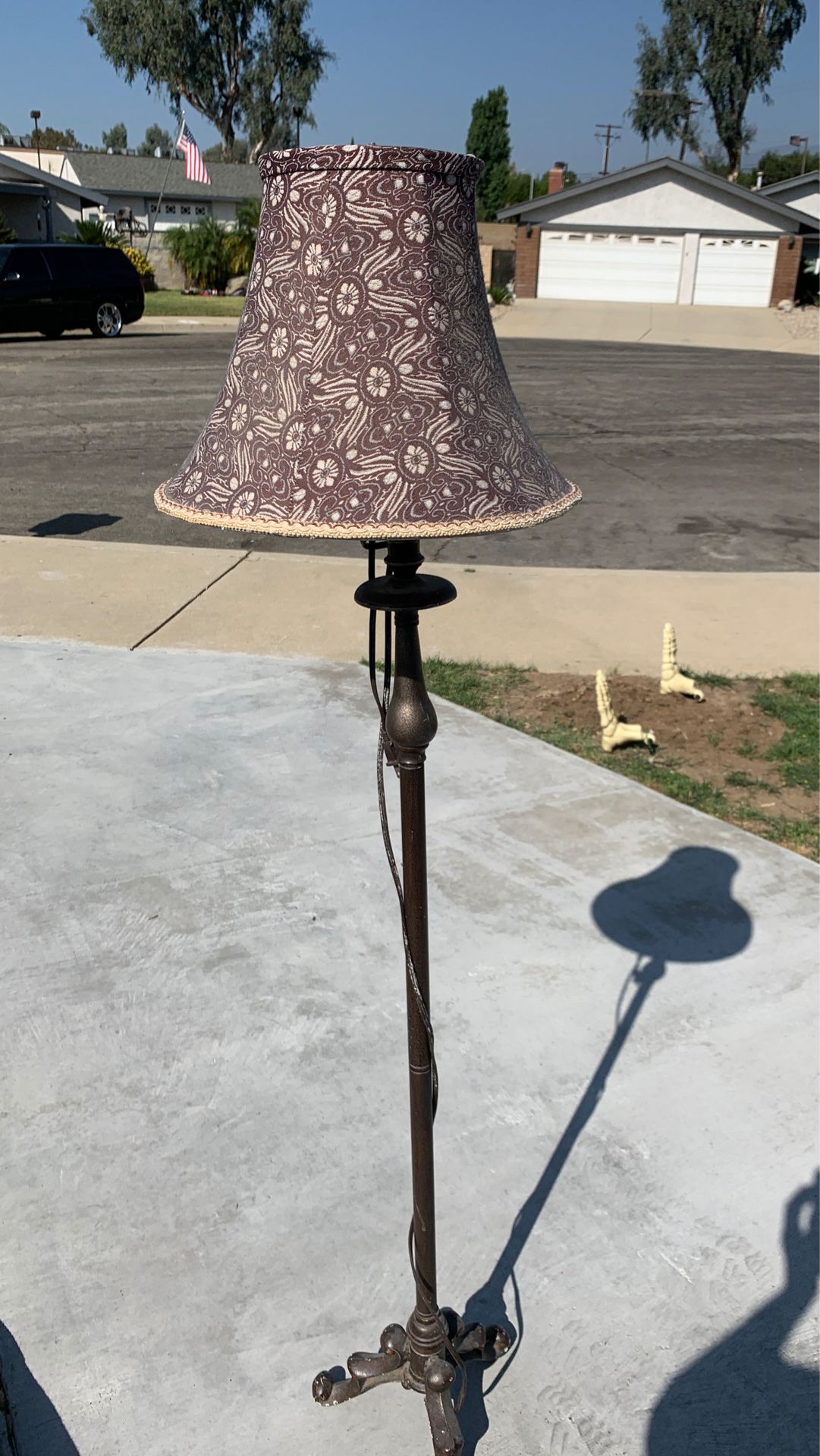 Floor lamp