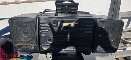 Boom box cd/cassette