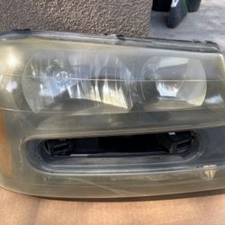 Chevy Trailblazer Passenger Right Side Headlight OEM for 2002’ - 2009’