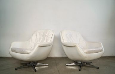 1960’s Midcentury Modern Swivel Lounge Chairs by Selig