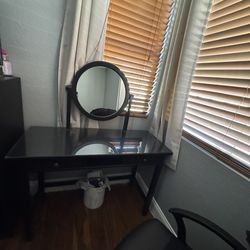 Black Vanity Table With Mirror