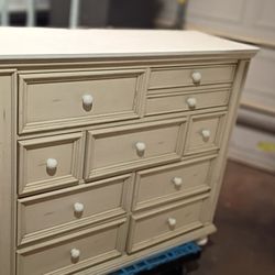 9 Drawer Dresser Light Yellow W White Top, Knobs And Legs